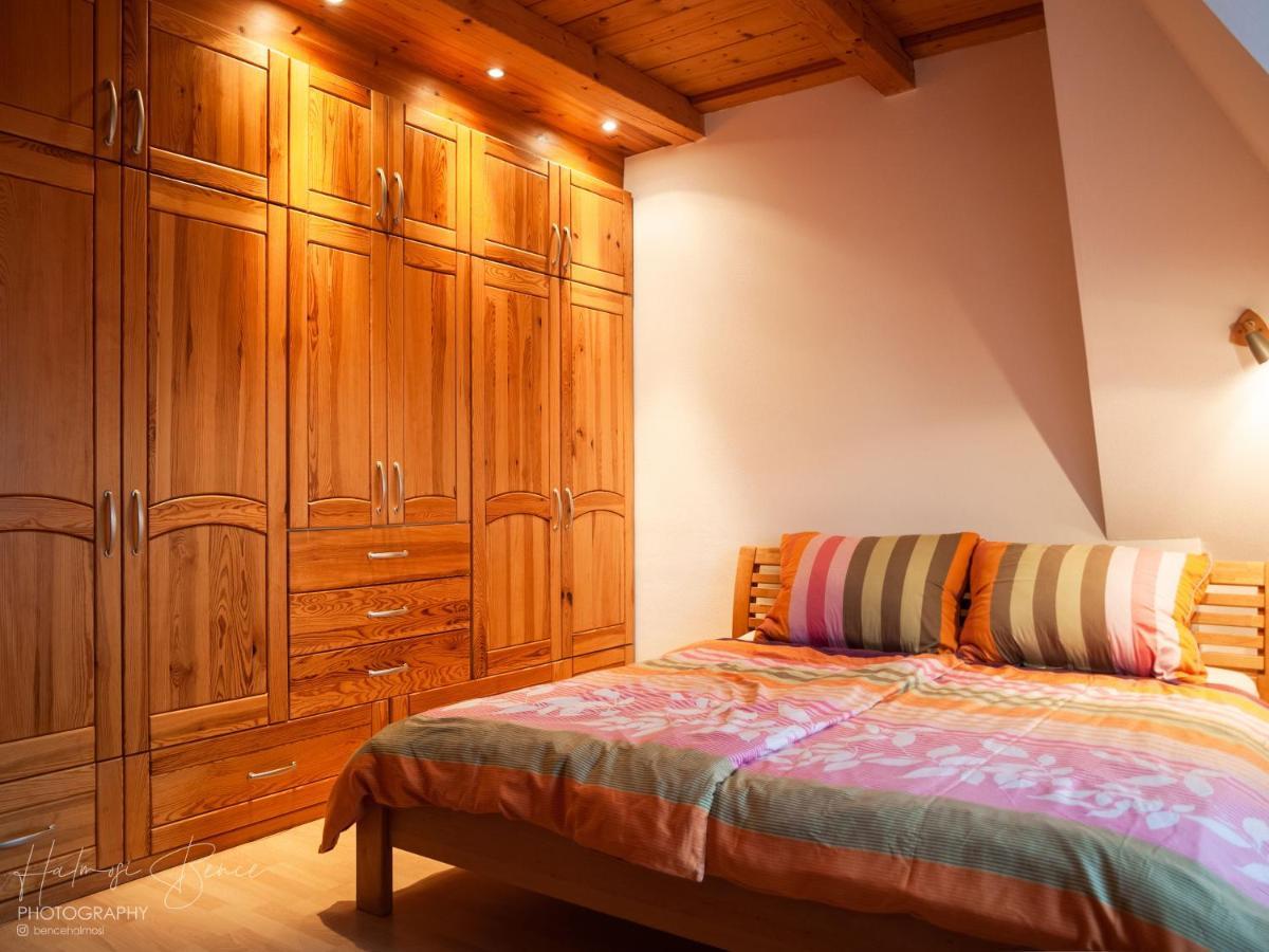Moai Home Apartman Sarvar Exterior photo